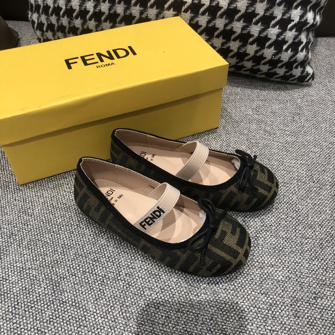 Children's shoes child